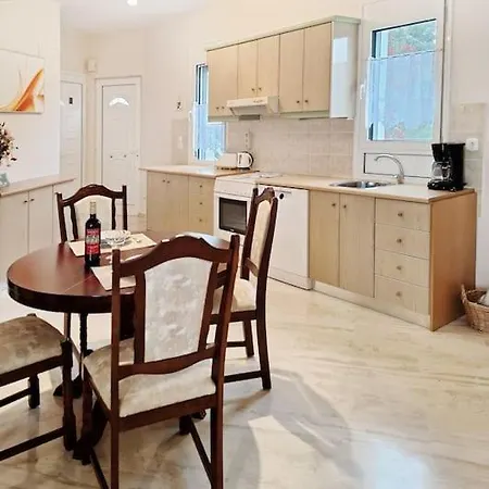 Sea Side Retreat 4 * Achlia