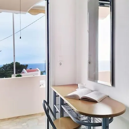 Sea Side Retreat 4 Feriehus Achlia